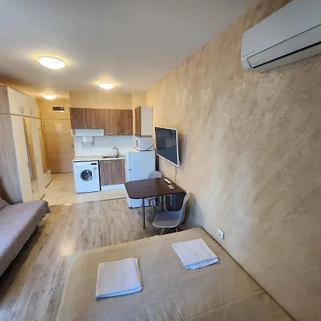 Colonel 944 Apartment